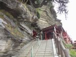 観音堂に向かう石段