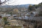 登廊とその先の仁王門を俯瞰して